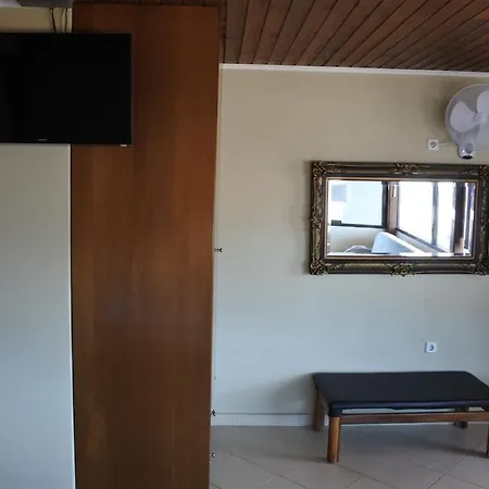 Big Dino's Galini Apartment