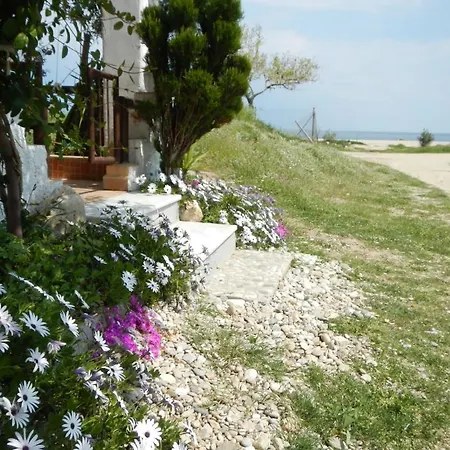 Big Dino's Galini Apartment