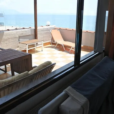 Big Dino's Galini Apartman