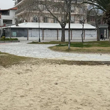 Big Dino's Galini Apartman