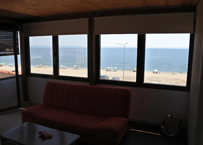 Big Dino's Galini Apartmán *